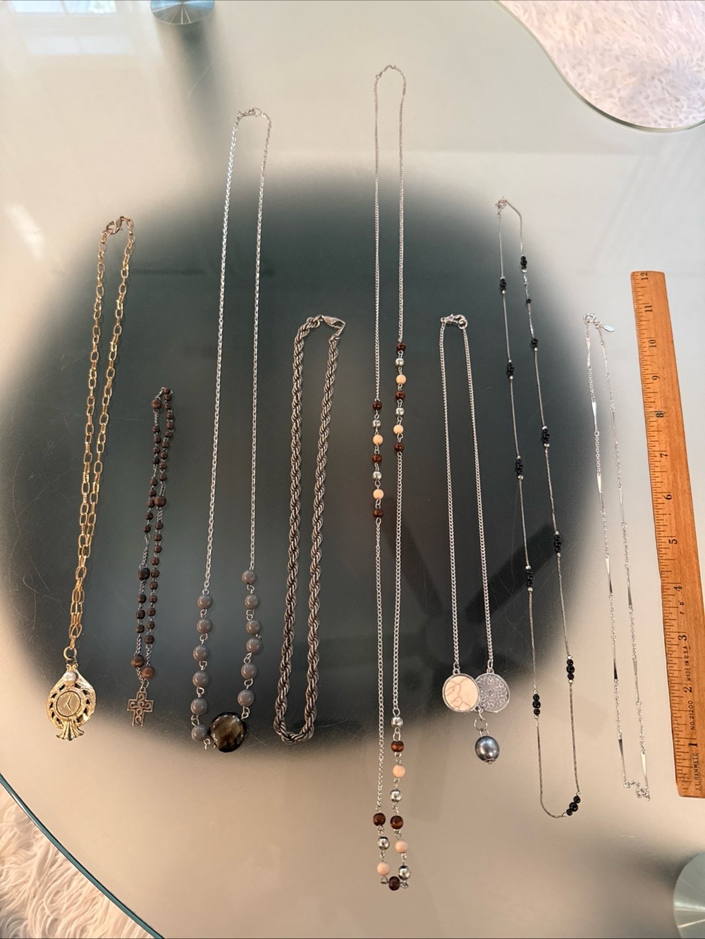 Lot of 8 assorted necklaceLot of 8 assorted necklaces, various styles and colors